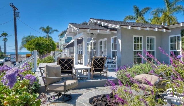 Walk to Beach, AC, Firepit, Grill
