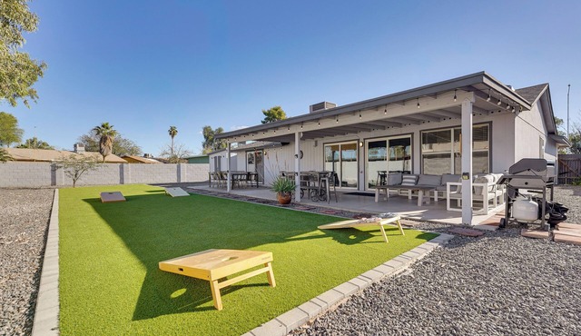 Walk to Riverview Park! Dog-Friendly Mesa Retreat