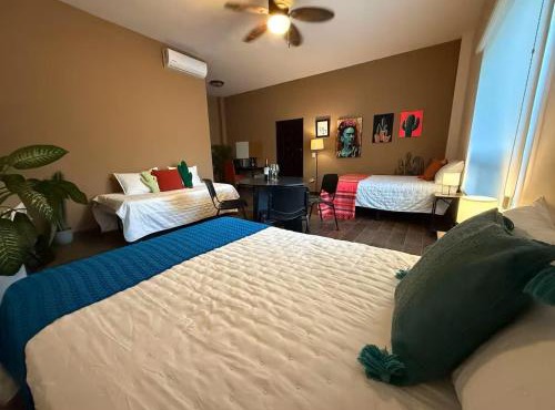 Walking distance to church, restaurants and main Santiago square