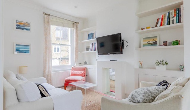 Warm and Inviting 2BD Flat Fulham