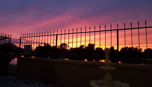 Waterfront - Camelback Mountain Views, Golf Course views, Pet Friendly, Family Friendly.