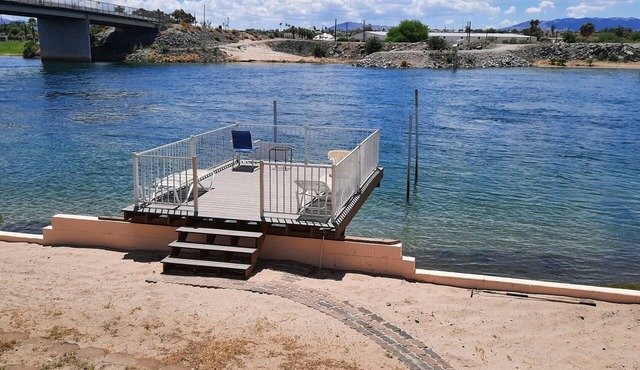 WATERFRONT,PRIVATE BOAT RAMP,SANDY BEACH ,GATED COMMUNITY, 3.5 bedrooms, 2 bath