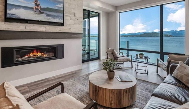 Waterfront Views, Spa & Serenity | Rooftop Bar