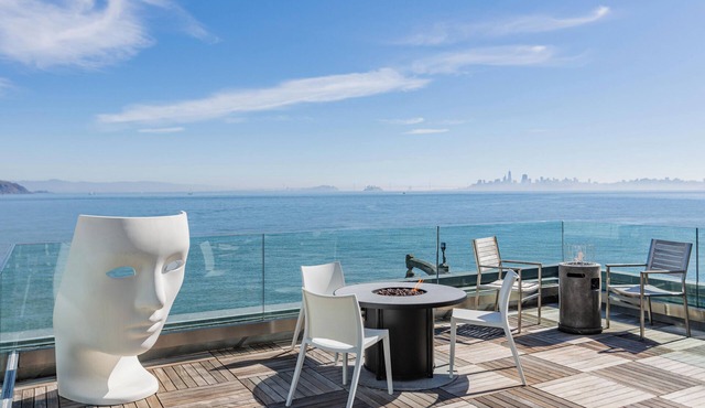 Waterfront with Rooftop Deck 30 Night Min Stay in Sausalito