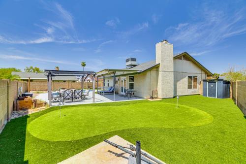 Welcoming Group Getaway w/Pool & Patio in Peoria!