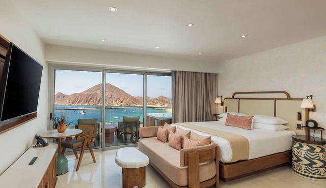 Well-Furnished Guest Rooms! Ocean View, Swimming Pool, Pet-friendly, Beachfront!