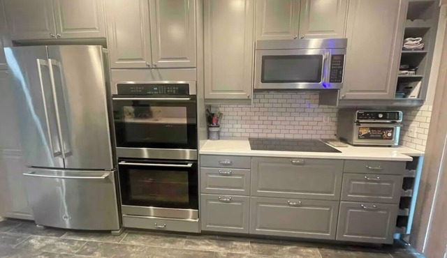 WiFi, gym, pool, spas, pet, gates, laundry, patio, walk to beach