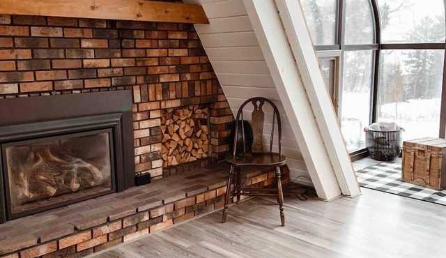 WILD PINES CABIN: A-FRAME WITH LAKE SUPERIOR VIEWS
