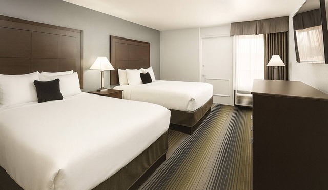 Within walking distance of Tucson Museum of Art! With Pool Access & Free Parking