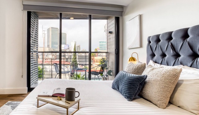 Wonderful Apt w/PVT Balcony: Gym+Lounge-B/Center