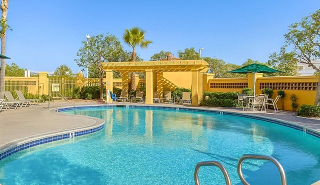 Wonderful Place To Stay! 4 Great Units! Minutes Away to iFLY Indoor Skydiving!