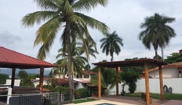 Wonderful residence w/studio, 15 min walk distance from beach & restaurants!