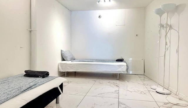 Workers - 16 Beds - 2 Bath - All Inc - Near Volvo
