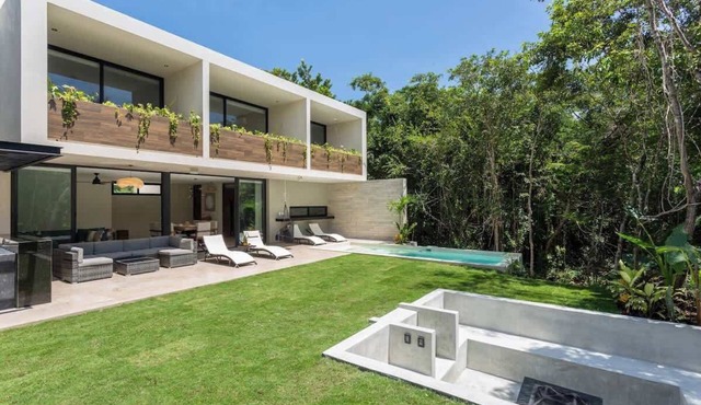 YaaX Jungle Villa Oasis BeachClub Access Included