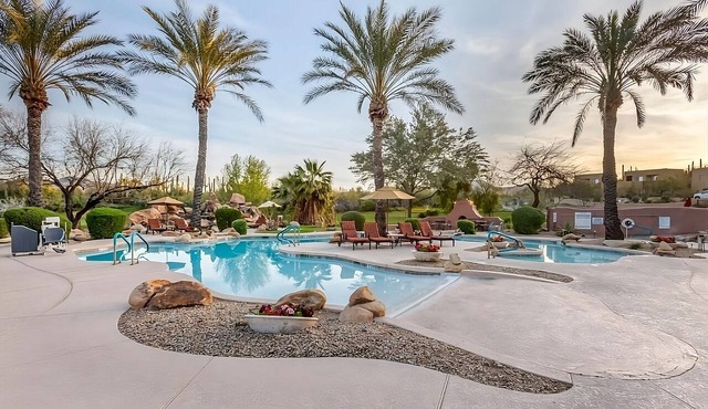 Your Cave Creek Paradise! Full Kitchen, Outdoor Pool, Free Parking!