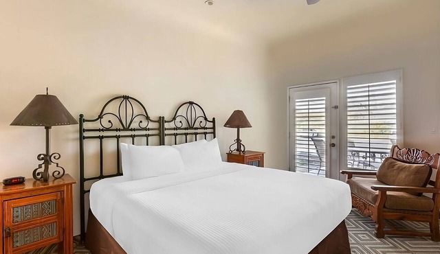 Your Cave Creek Retreat! Swimming Pool, Free Parking, Full Kitchen!