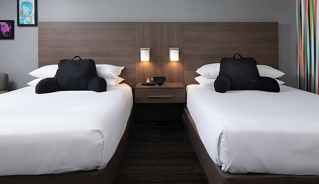 Your Home Away From Home! Free Parking Onsite, Hot Tub, Swimming Pool