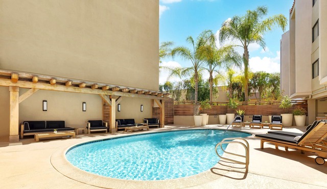 Your Ultimate Leisure Stay Near Lake Calabasas Park! 3 Spacious Units, Pool