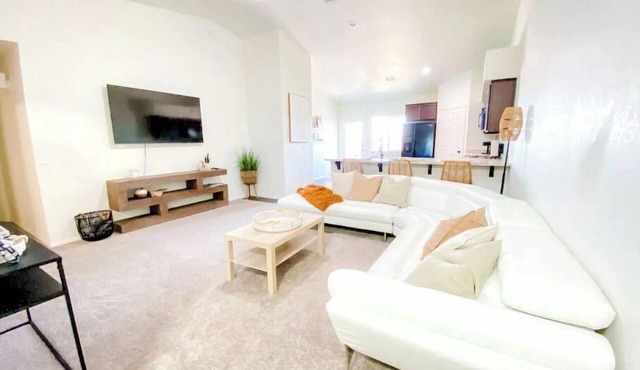 Yuma Boho/Airy 3 bedroom home with free parking