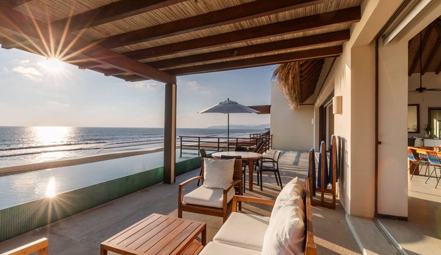 Zihua Penthouse Beachfront + Sleeps 8