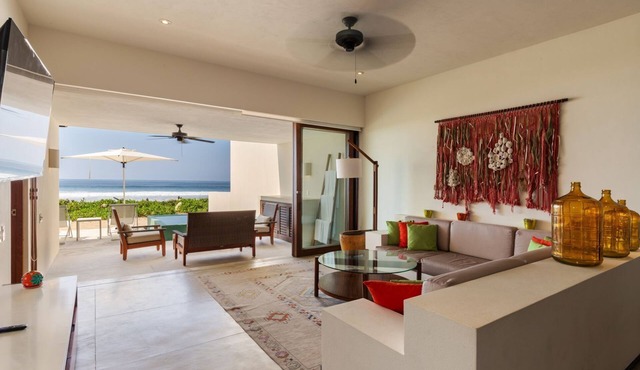 Zihuatanejo 3BR Stylish Villa w/Beach Access