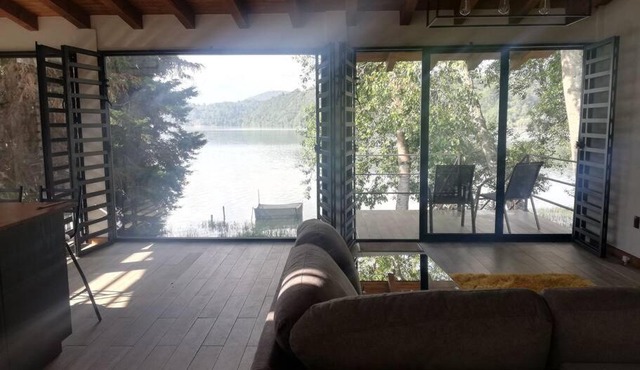 Zirahuen, cabaña moderna junto al lago