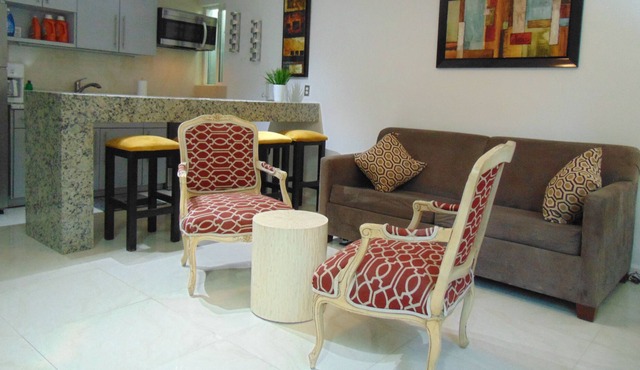 ZONA RIO ELEGANT CHARM COMFORTABLE COZY SECURE TOWN-HOME VALENCIA # 2