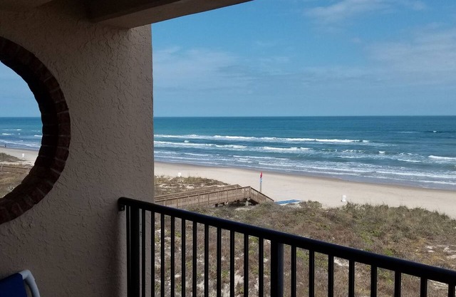 BEACHFRONT PENTHOUSE CONDO w/Vaulted Ceilings SUNTIDE II 506. Amazing GULF VIEW