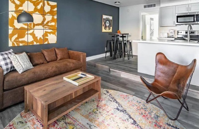 Gorgeous CozySuites in Camelback w/pool, parking! 10