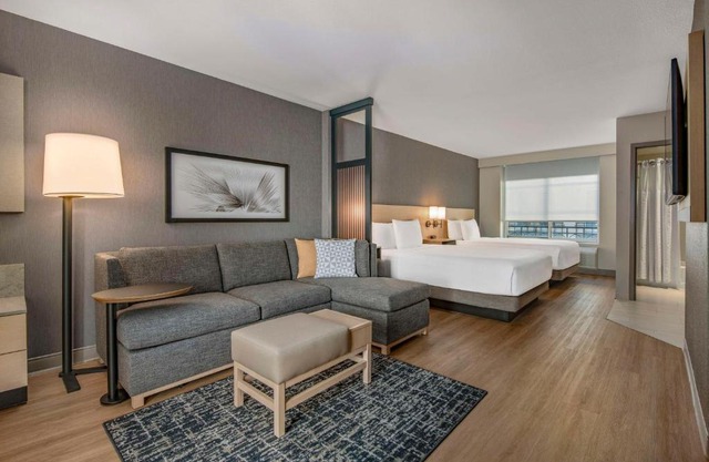 Hyatt Place Riverside Downtown 