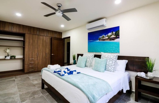 Joint 4BR Penthouse Rooftop pool Wifi/AC Sleep 14!