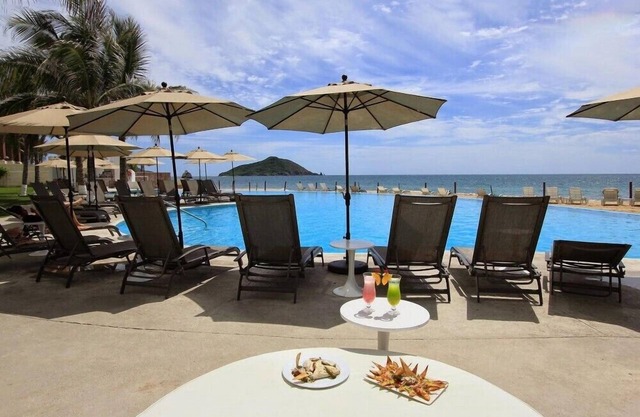 Magnificent Junior Suite with a short Walk to Beach in Mazatlan