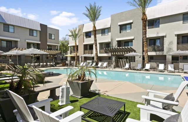 Modern 2BR Condo with Hot Tub in Zone Westgate