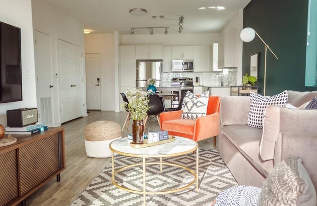 New! Stunning 1BR/1BA DT Phoenix Apt by Domio