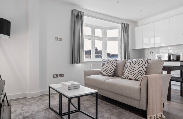 Open Plan Camden 3BR nr Camden Town, by Blueground