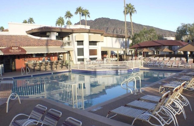 Scottsdale Camelback Resort Inviting 3BR Condo with Jacuzzi