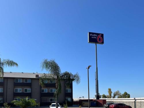 Americas Value Inn Delano 