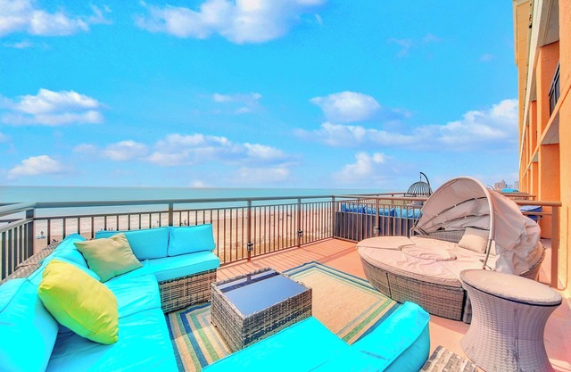 WOW Modern Direct Oceanfront Sundeck balcony Terrance condo. STUNNING in Myrtle Beach