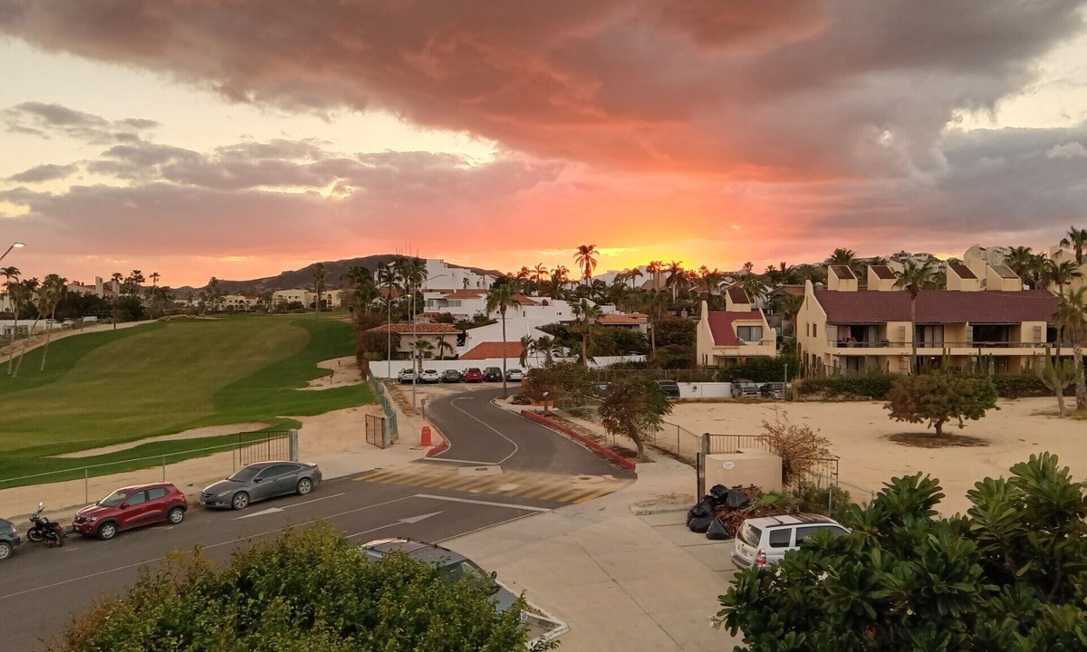 Zona Hotelera Apartment | Mexican-style apartment in the heart of the Los Cabos hotel zone.