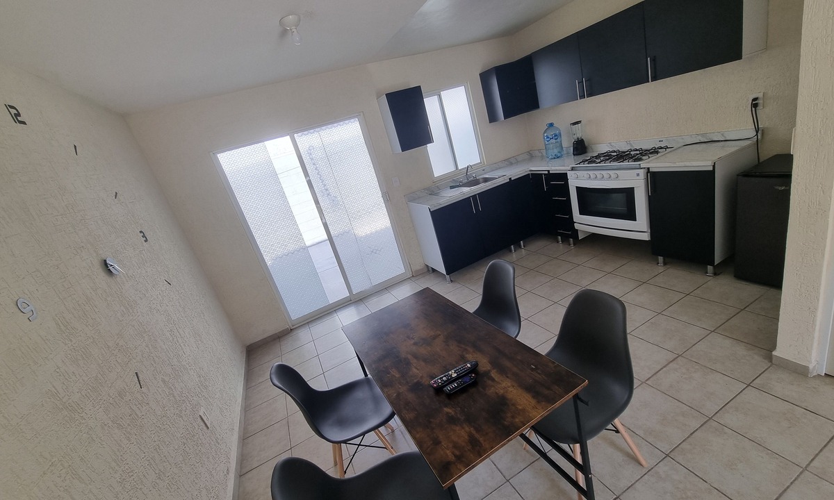 Queretaro Apartment | House With Swimming Pool, Full Kitchen, Wi-Fi, Free Parking, Up to 6 Guests