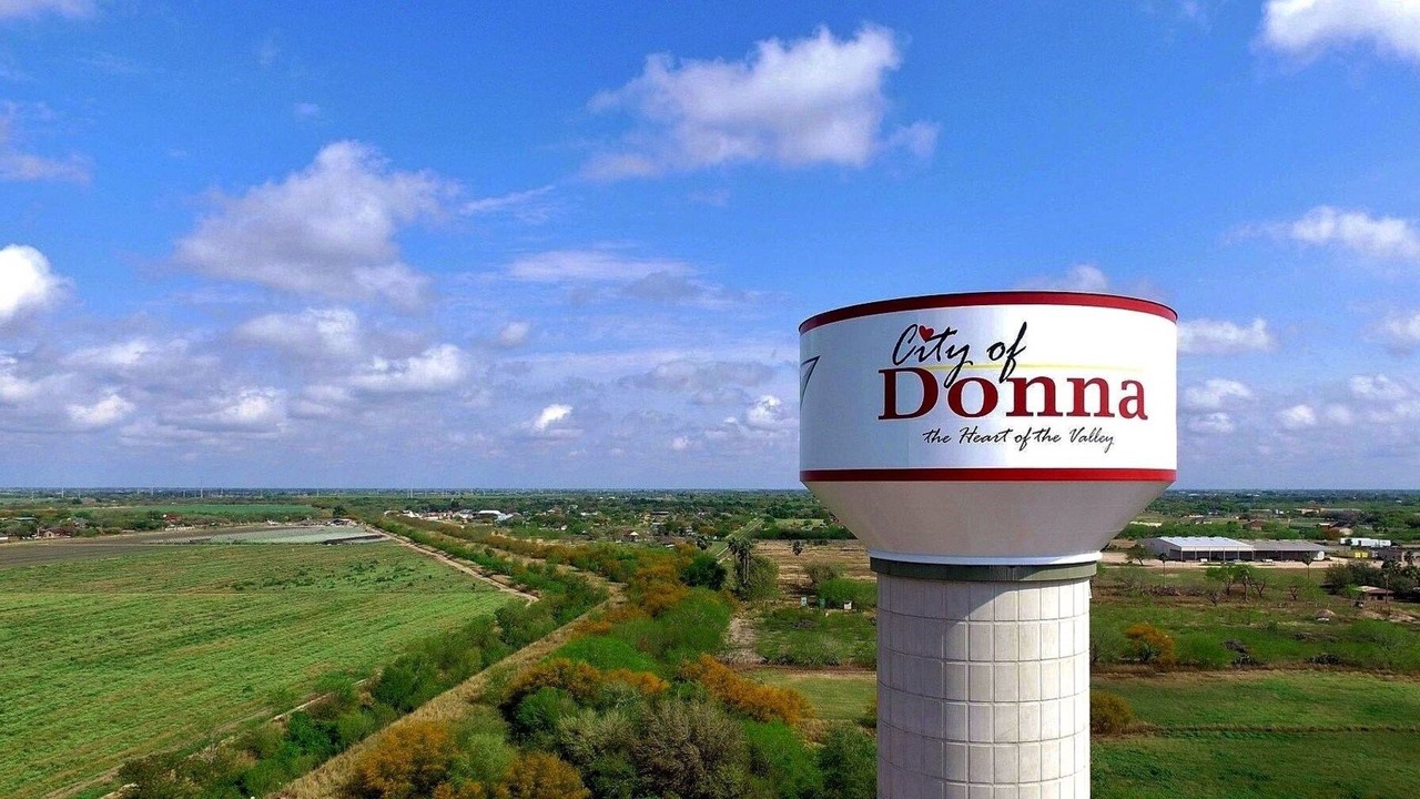Photo of Buildings in Donna