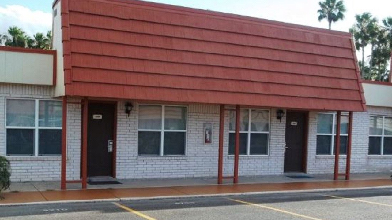 Photo of Buildings in Donna