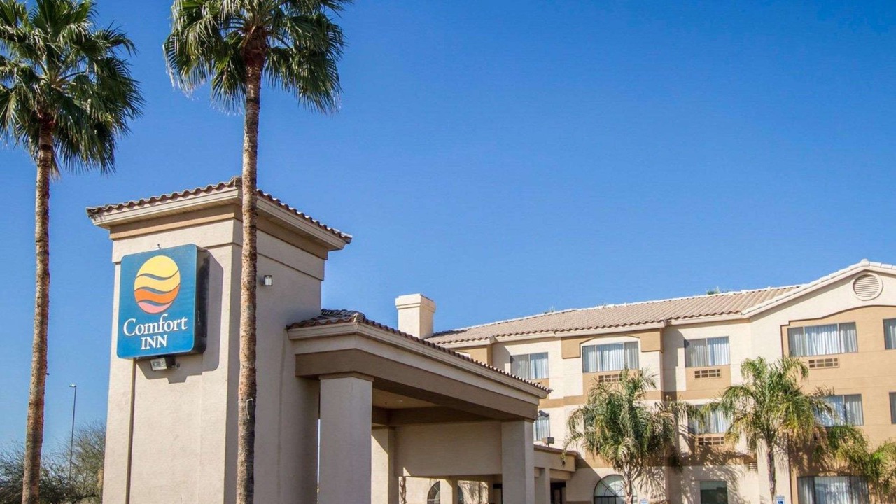 Photo of Buildings in Estrella