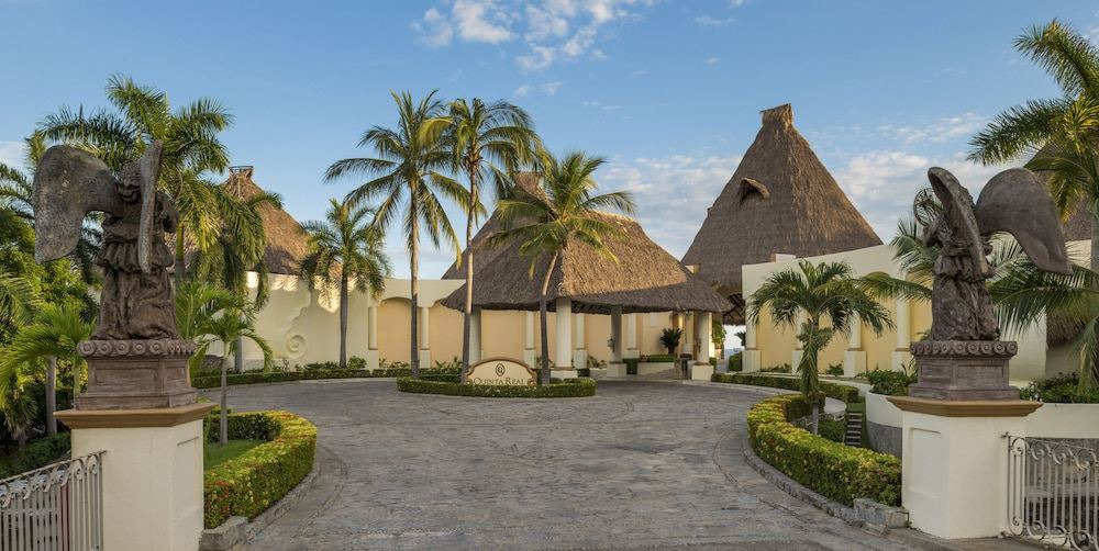 Photo of Buildings in Puerto Marques