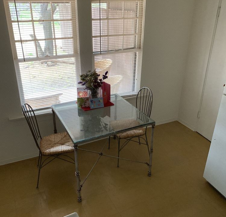 Photo of Livingroom in Oracle