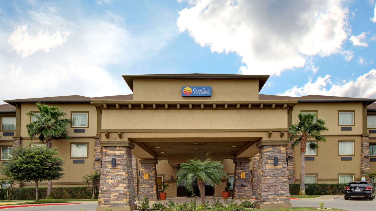 Photo of Buildings in Donna