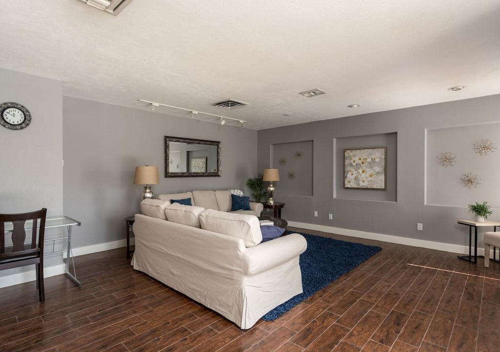 Photo of Livingroom in Hy-view