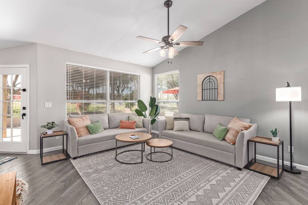 Photo of Livingroom in Estrella Mountain Ranch
