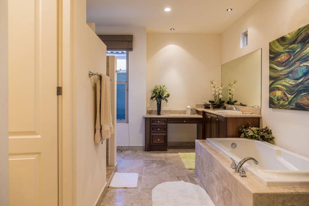 Photo of Bathroom in El Centenario