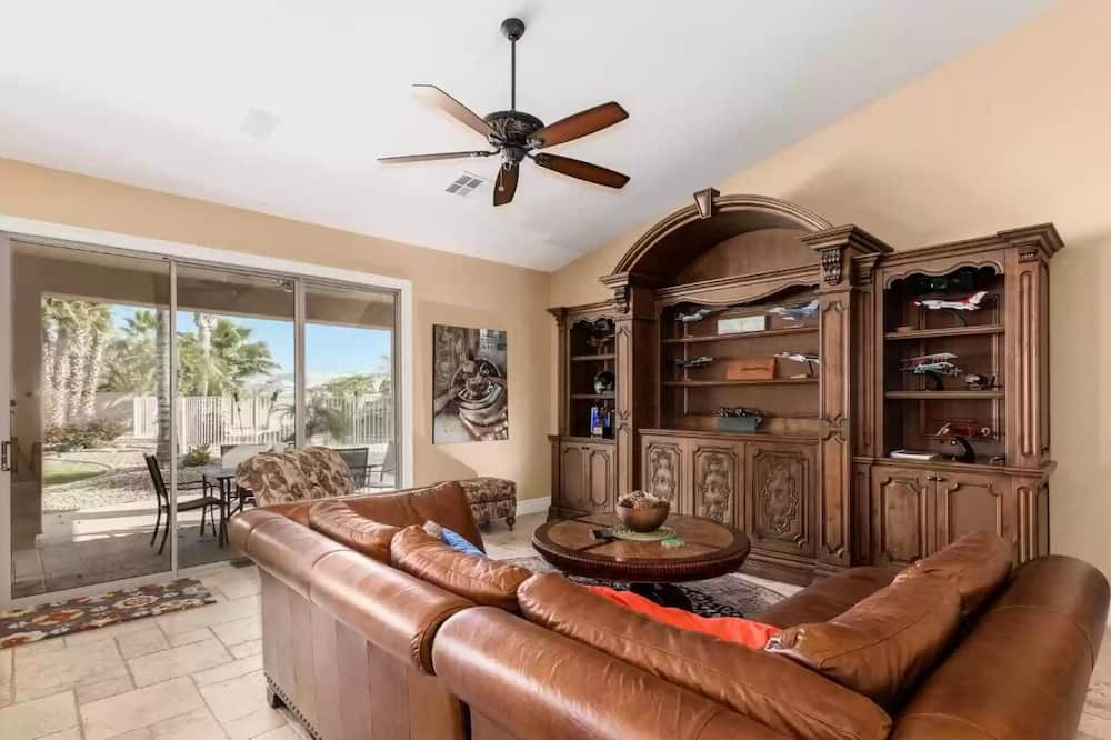 Photo of Bedroom in Calle Lejos Estates